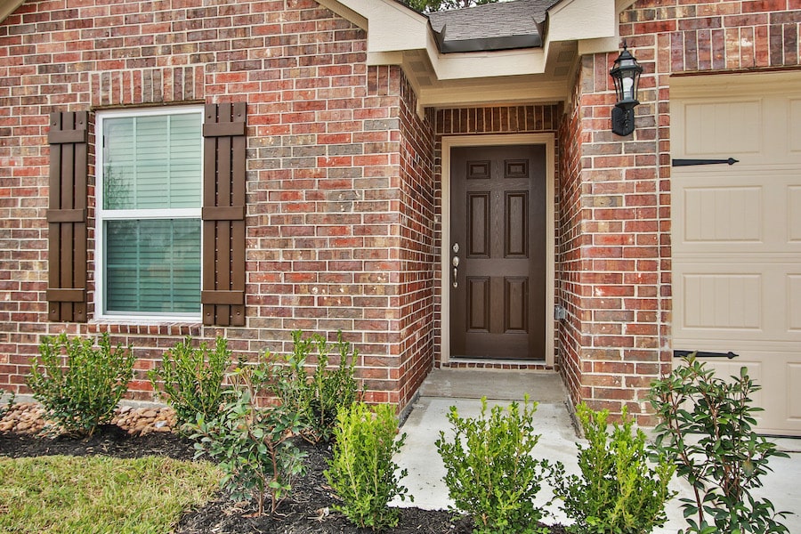 FANTASTIC CURB APPEAL